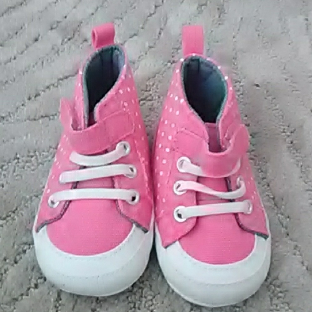 Carter's pink with white polka dot baby shoes